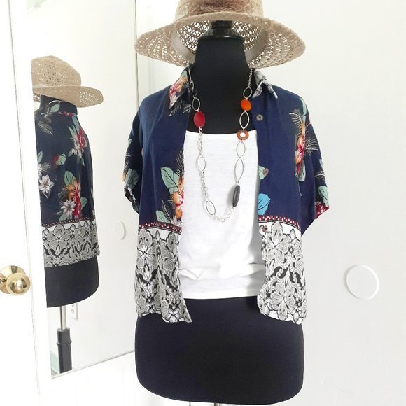 Hawaiian Style Two Toned Navy Gray Floral Short Sleeve Womens Button Shirt S-M - Picture 3 of 10